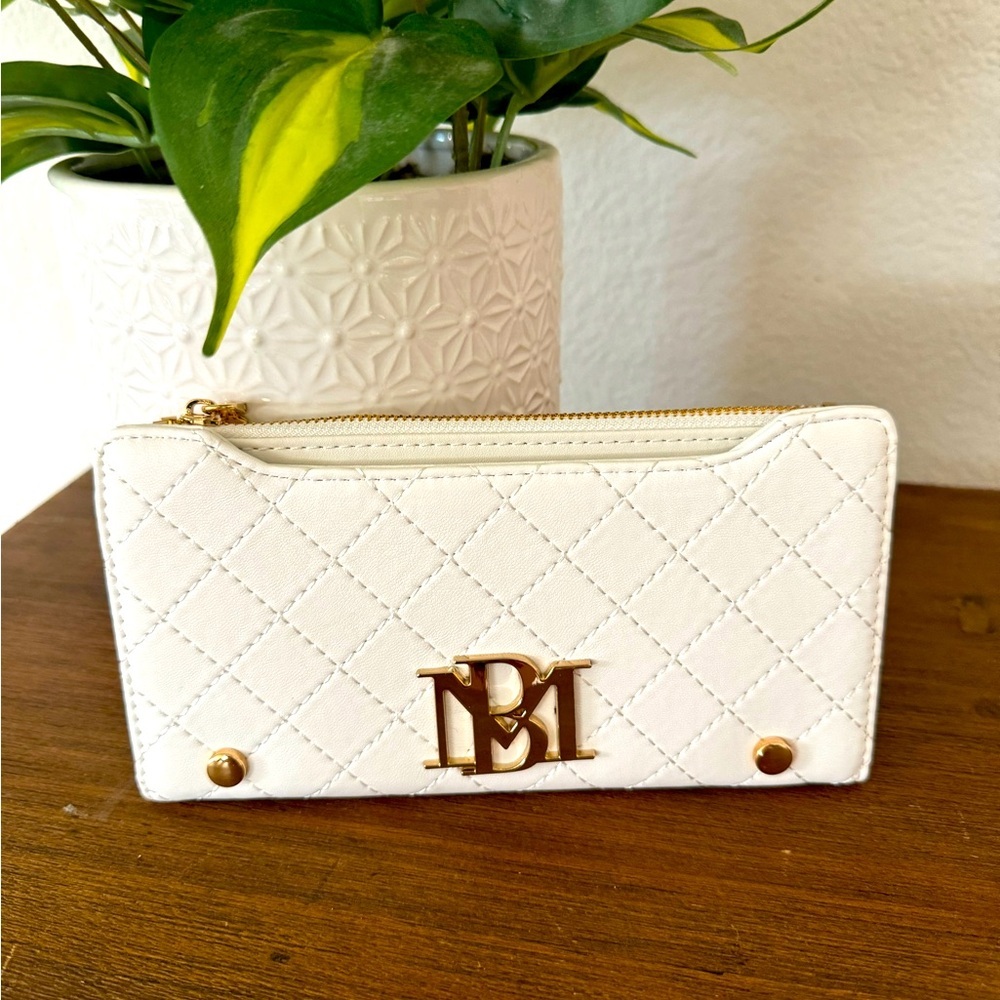 NWT Badgley Mischka White and Gold Quilted long card wallet 7.5” by 4”